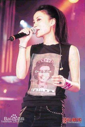 王菲(Faye Wong)舞台上的性感图片图集