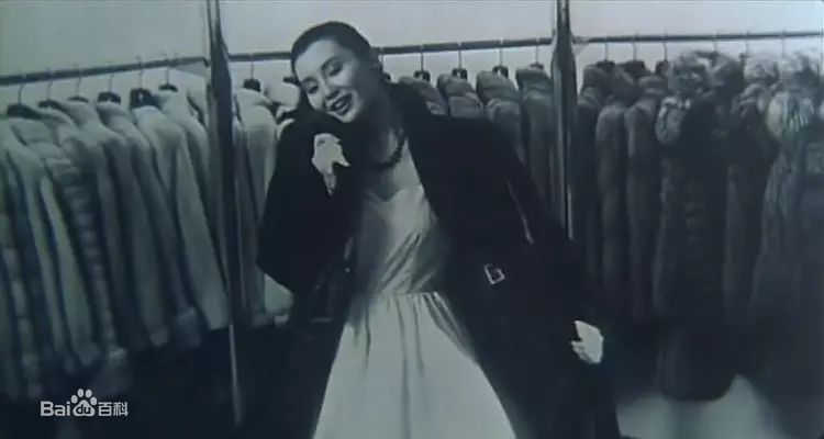 张曼玉(Maggie Cheung)《不脱袜的人》最新剧照