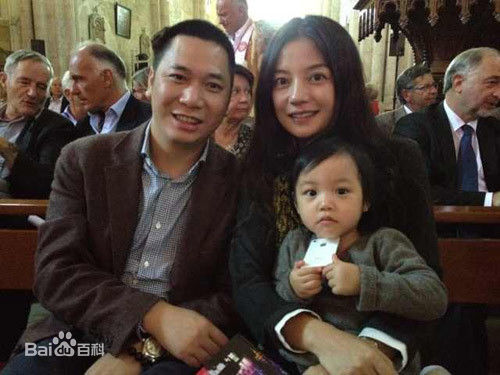 赵薇(Vicki Zhao，Zhao Wei)全家福图片图集
