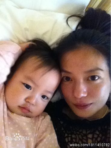 赵薇(Vicki Zhao，Zhao Wei)全家福图片图集