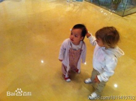 赵薇(Vicki Zhao，Zhao Wei)全家福图片图集