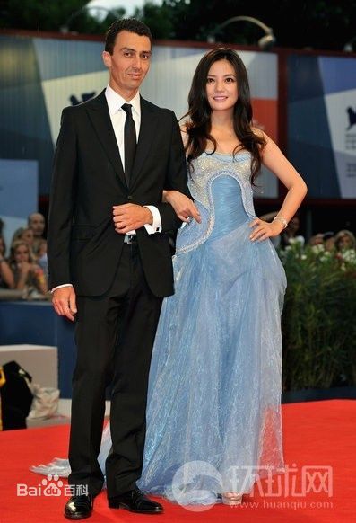 赵薇(Vicki Zhao，Zhao Wei)闪耀威尼斯电影节，化身红毯女神图片图册