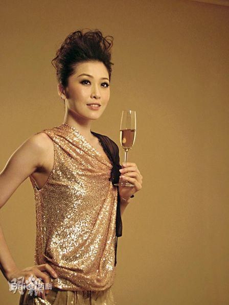 周丽淇(Niki Chow LaiKei)广告代言性感图片图集