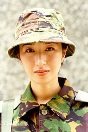 关咏荷(Esther)2000年《陀枪师姐II 》最新剧照