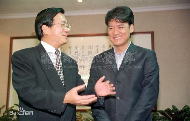 周华健(Emil Wakin Chau)活动照性感图片图集