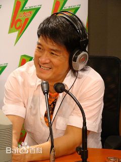 周华健(Emil Wakin Chau)作客上海电台动感101性感图片图集