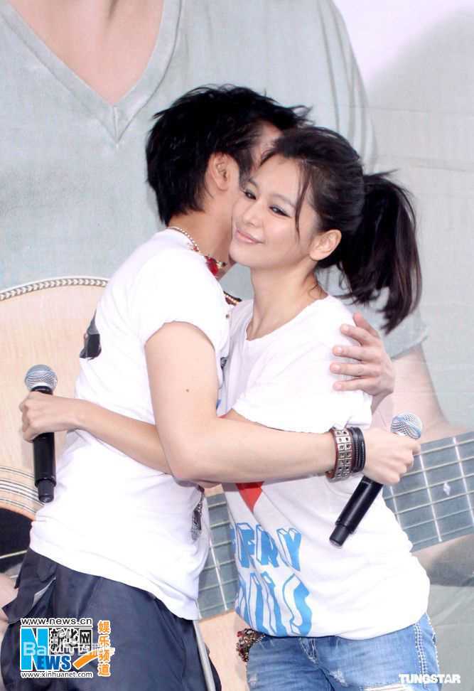 徐若瑄(Vivian Hsu、Bidai Syulan、ビビアンスー、)王力宏新专辑预购签名会图片图集