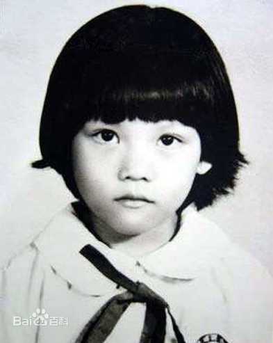 蔡少芬(AdaChoi)童年照素颜照相册