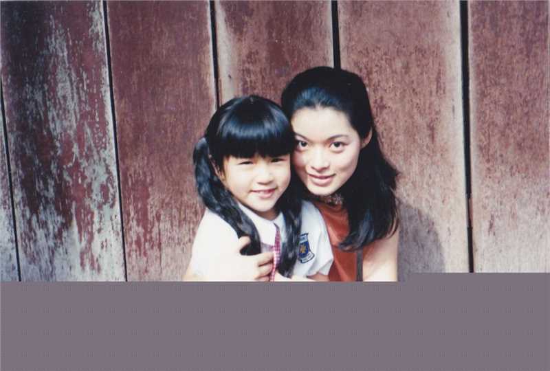 最新刘锦玲在电影《天长地久》饰何宝玲中的图集