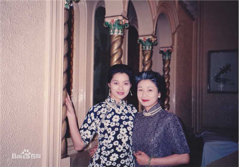 最新刘锦玲在《宋氏姊妹》饰演宋美龄中的图集