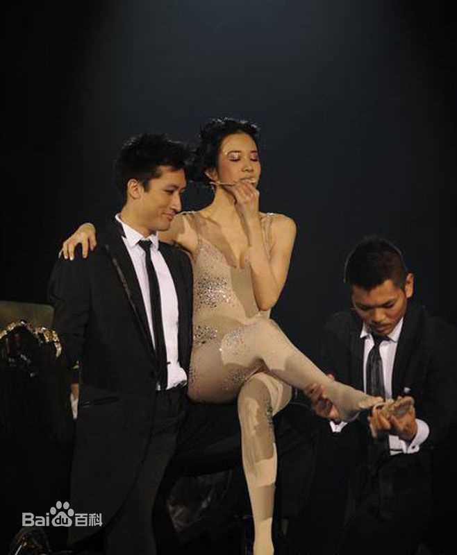 莫文蔚(Karen Mok)2010成都演唱会性感图片图集