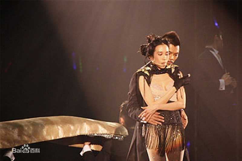 莫文蔚(Karen Mok)2010成都演唱会性感图片图集