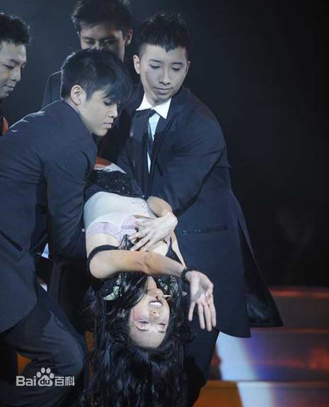 莫文蔚(Karen Mok)2010成都演唱会性感图片图集