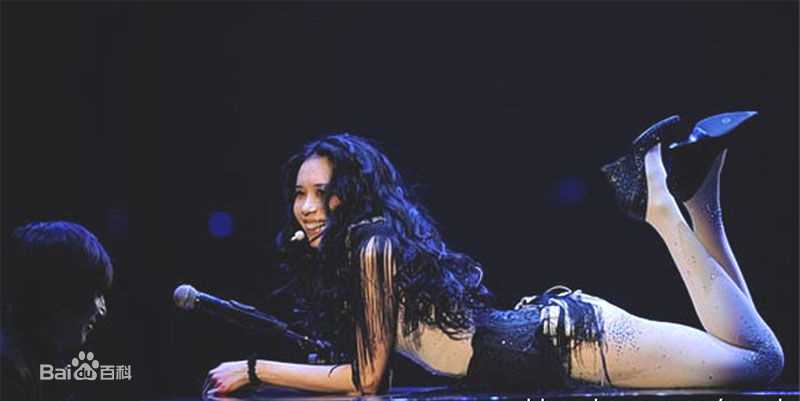 莫文蔚(Karen Mok)2010成都演唱会性感图片图集