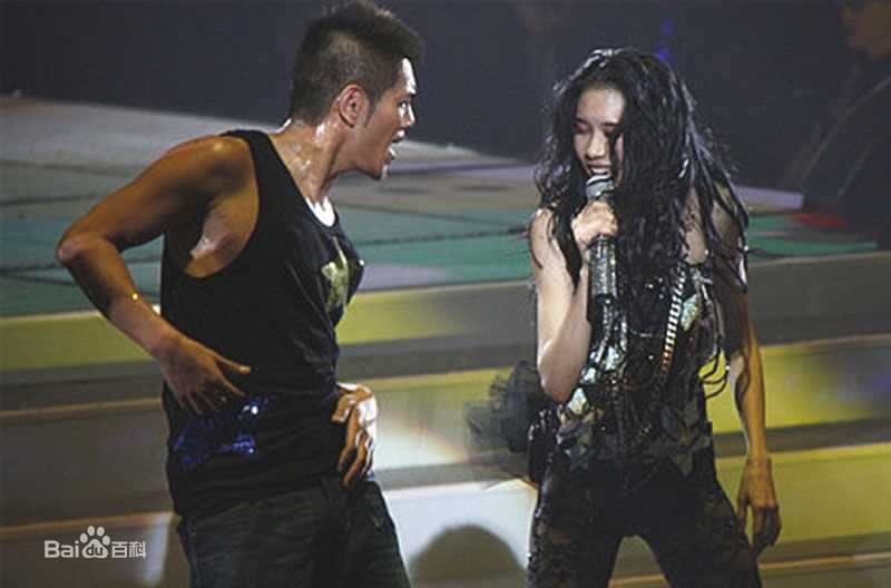莫文蔚(Karen Mok)2010成都演唱会性感图片图集
