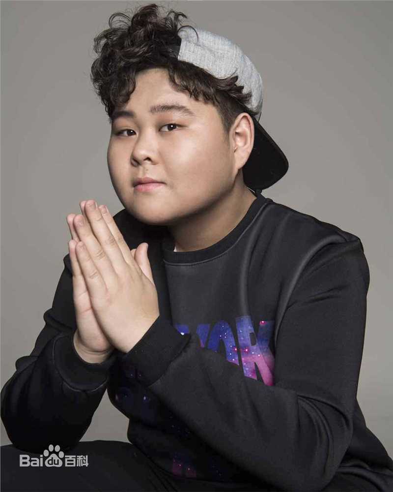 张珂源(Tom)艺术照性感图片图集