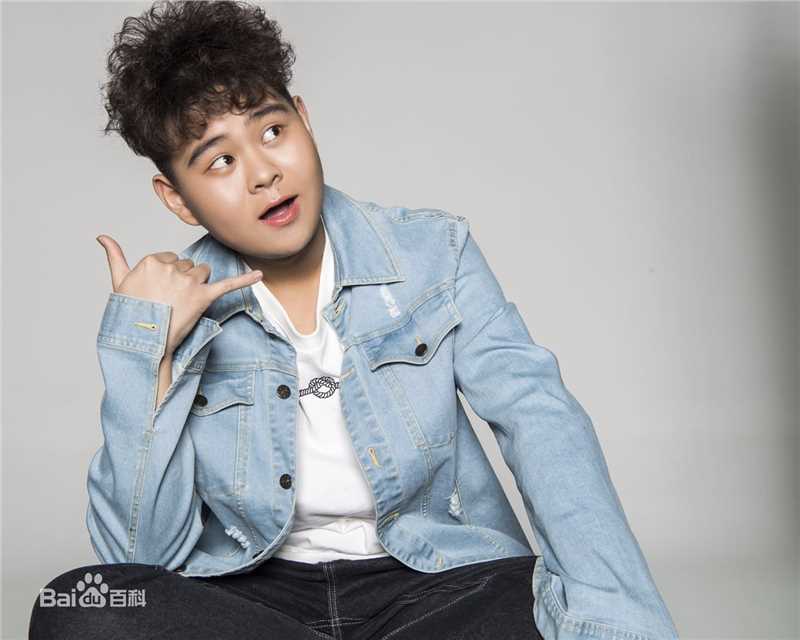 张珂源(Tom)艺术照性感图片图集