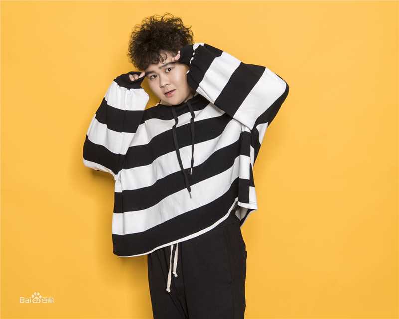 张珂源(Tom)艺术照性感图片图集