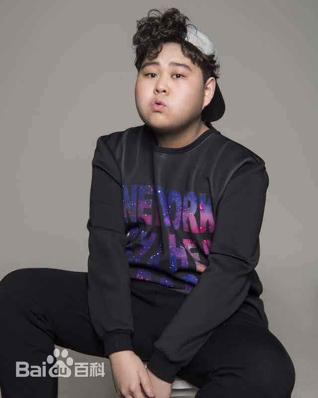 张珂源(Tom)艺术照性感图片图集