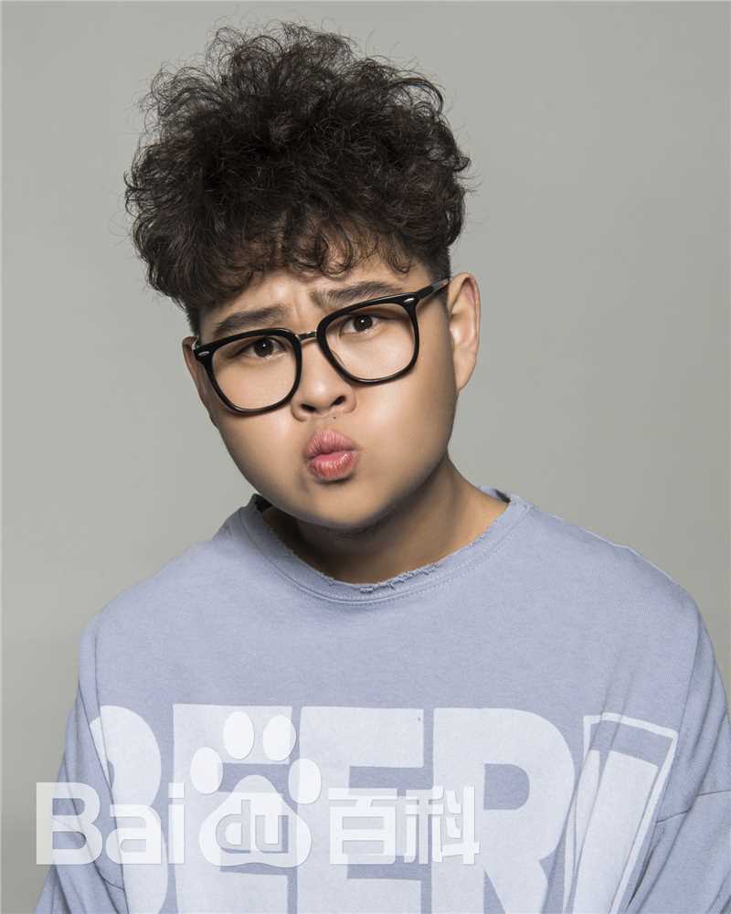 张珂源(Tom)艺术照性感图片图集