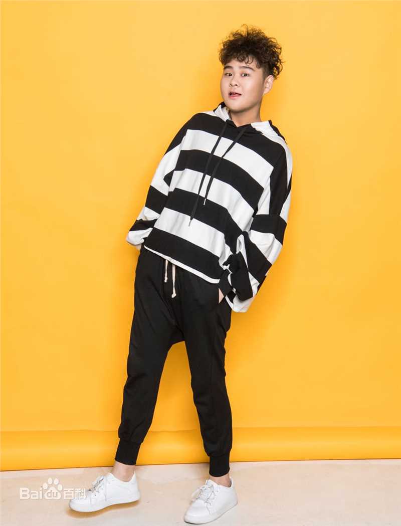 张珂源(Tom)艺术照性感图片图集