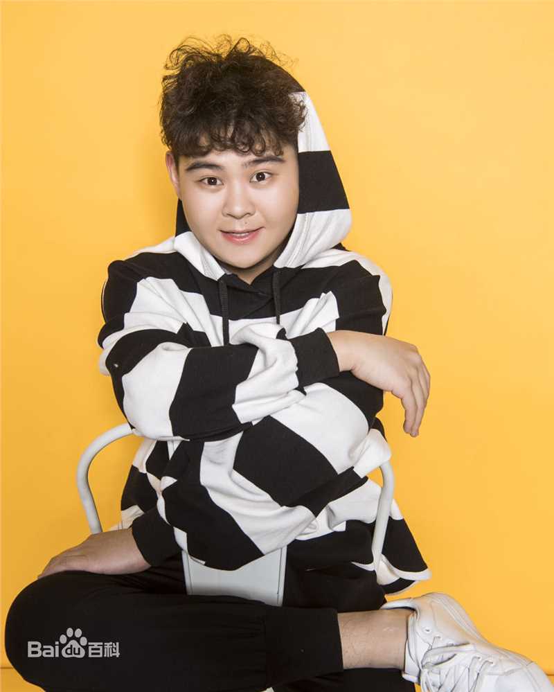 张珂源(Tom)艺术照性感图片图集