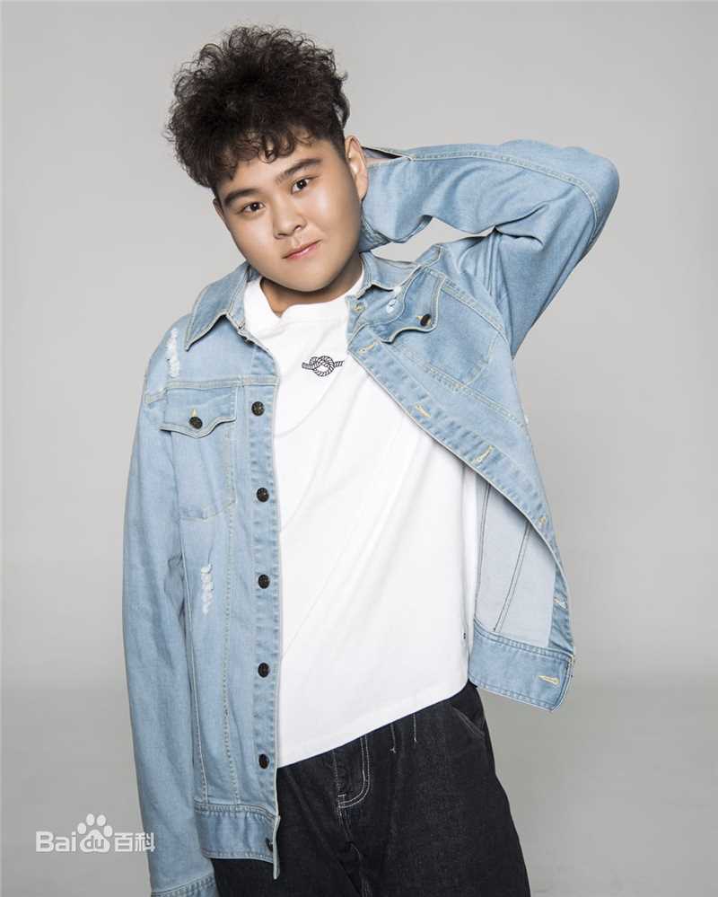 张珂源(Tom)艺术照性感图片图集