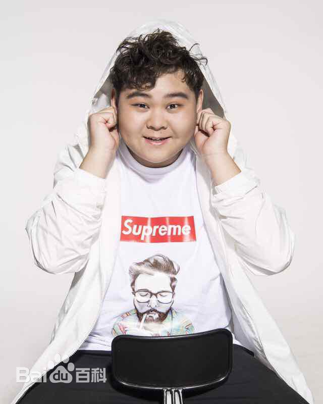 张珂源(Tom)艺术照性感图片图集