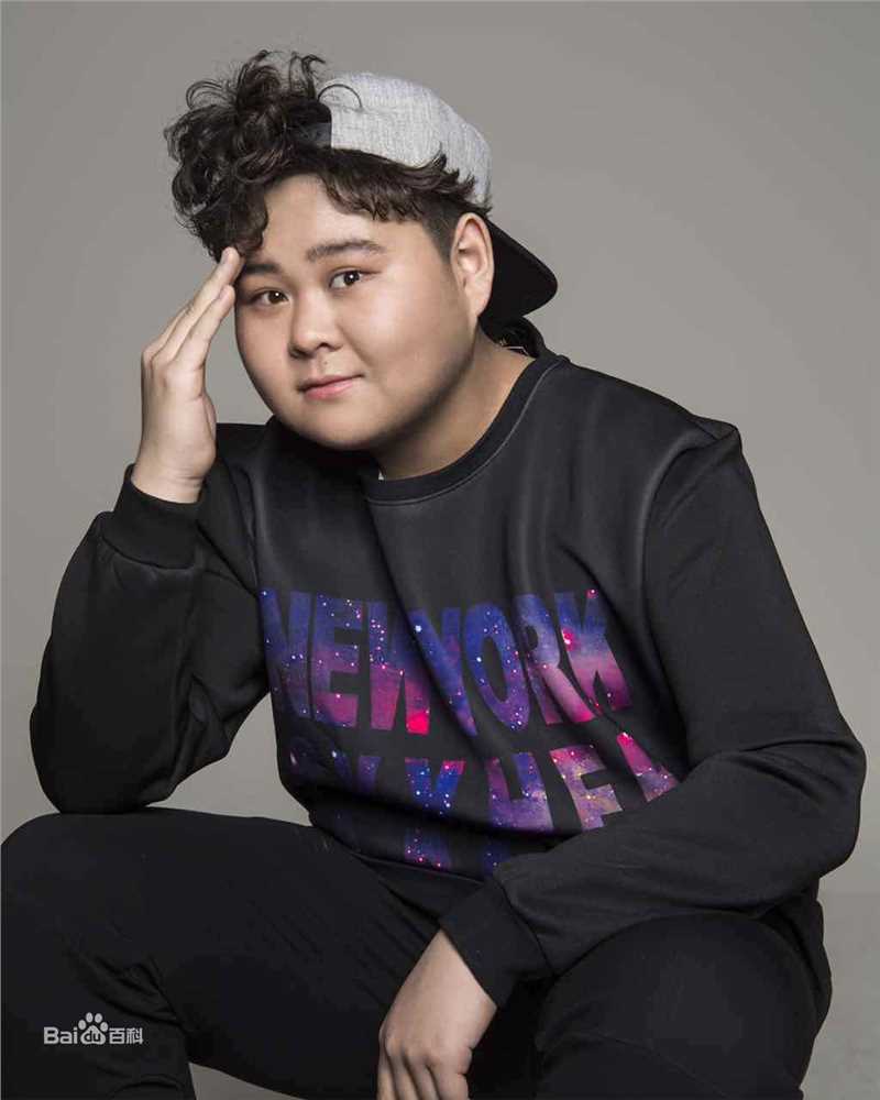 张珂源(Tom)艺术照性感图片图集