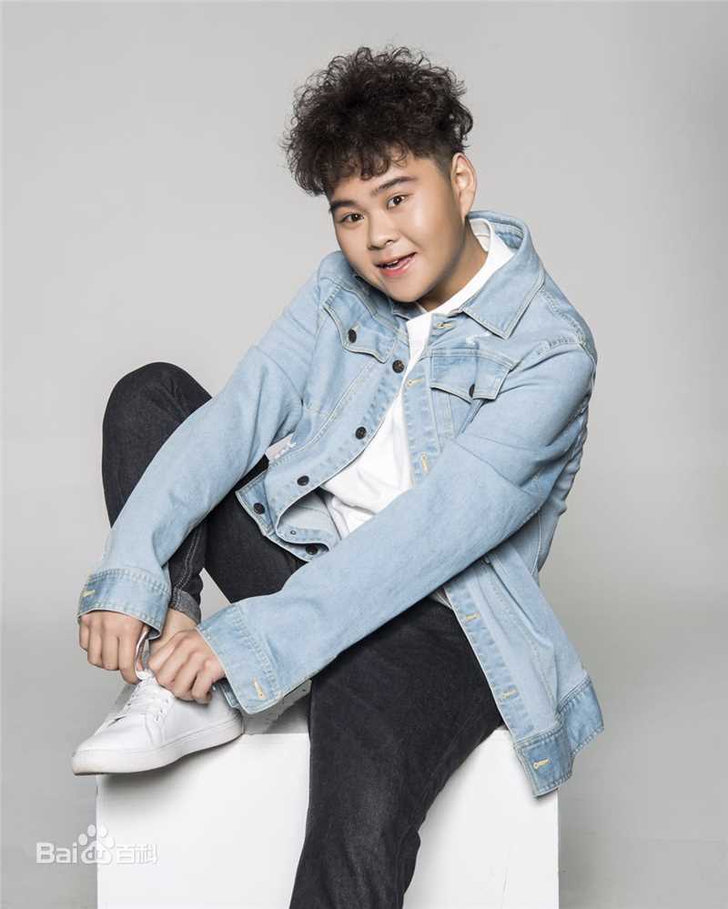 张珂源(Tom)艺术照性感图片图集