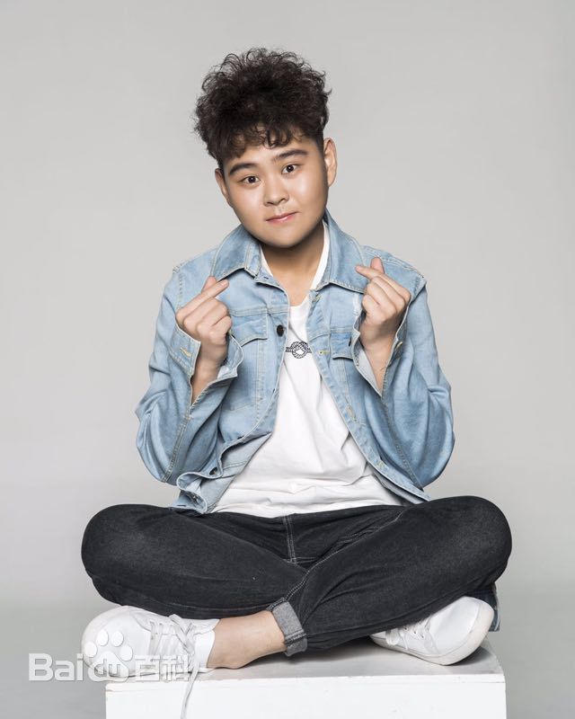 张珂源(Tom)艺术照性感图片图集