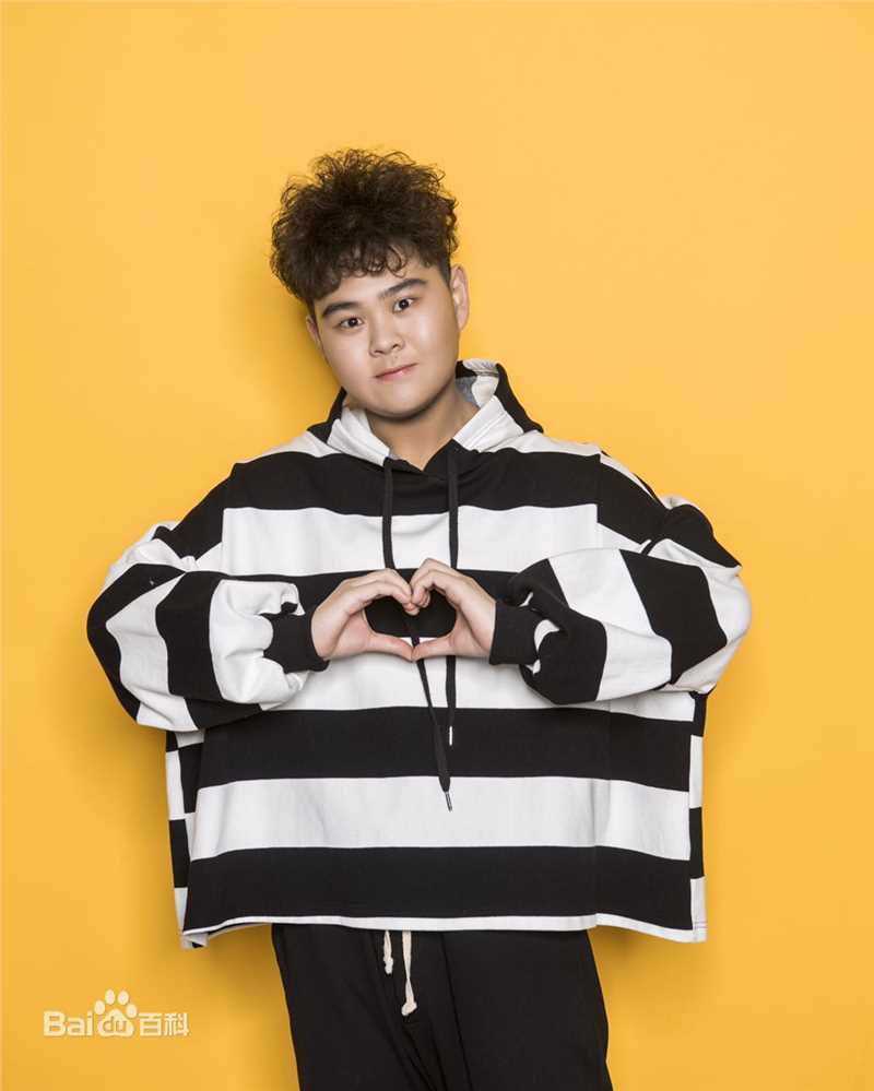 张珂源(Tom)艺术照性感图片图集