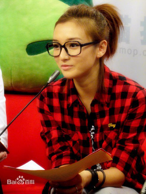 鲁昕儿昕儿出任大学生歌唱比赛评委素颜照相册