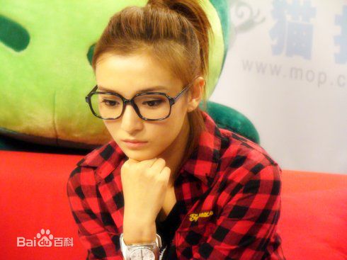 鲁昕儿昕儿出任大学生歌唱比赛评委素颜照相册