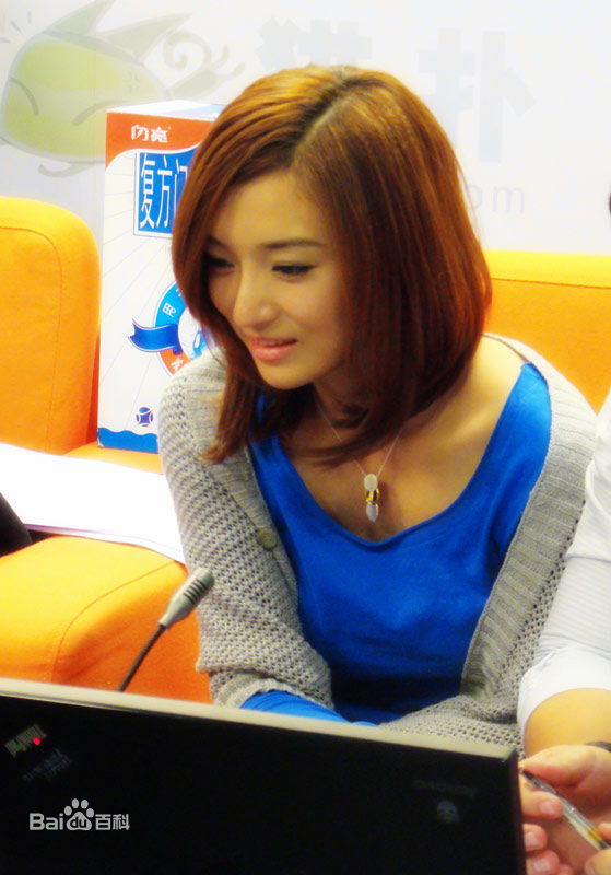 鲁昕儿昕儿出任大学生歌唱比赛评委素颜照相册
