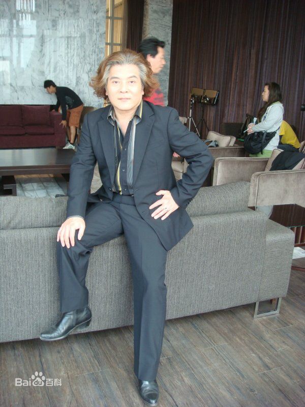 龙隆何家劲合影性感图片图集