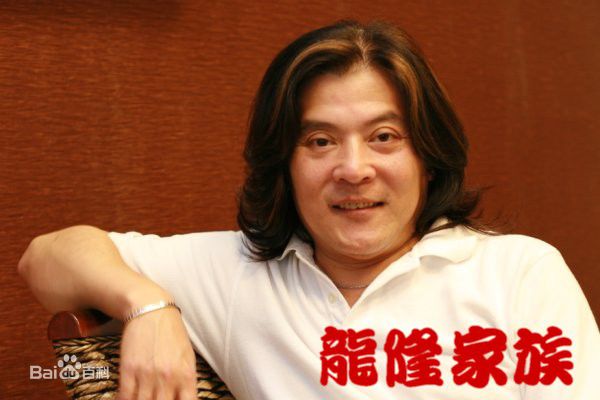 龙隆何家劲合影性感图片图集