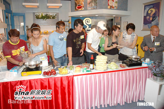 卢海鹏(Lo Hol Pang)出席活动素颜照相册