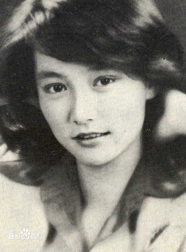 应采灵前后照片