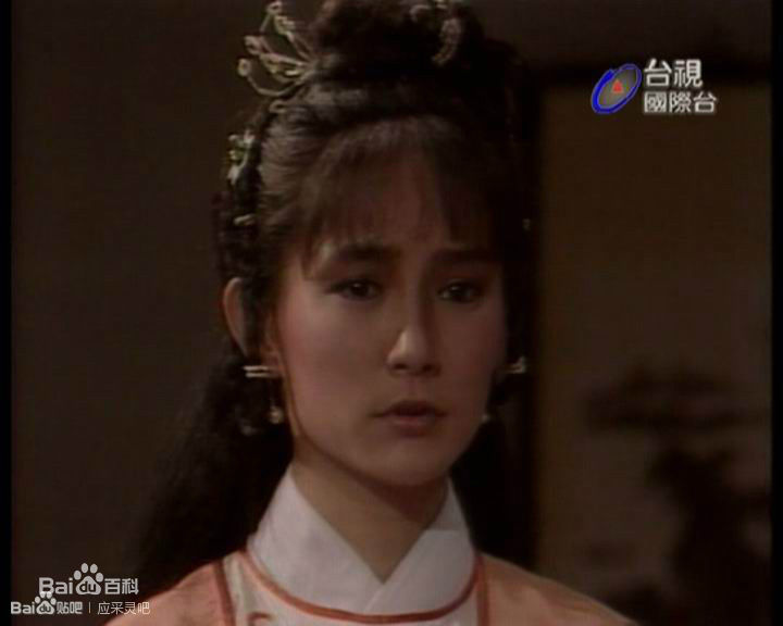 应采灵饰演岳灵珊前后照片