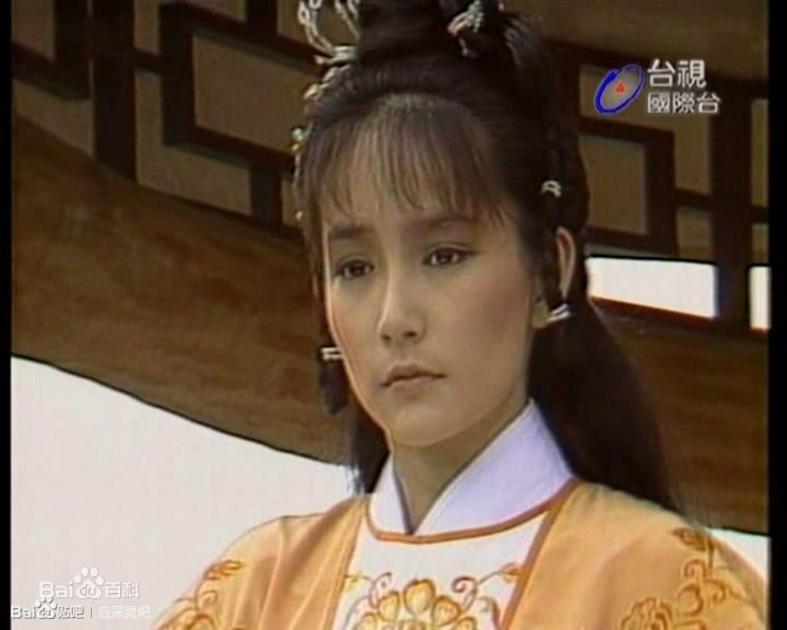 应采灵饰演岳灵珊前后照片