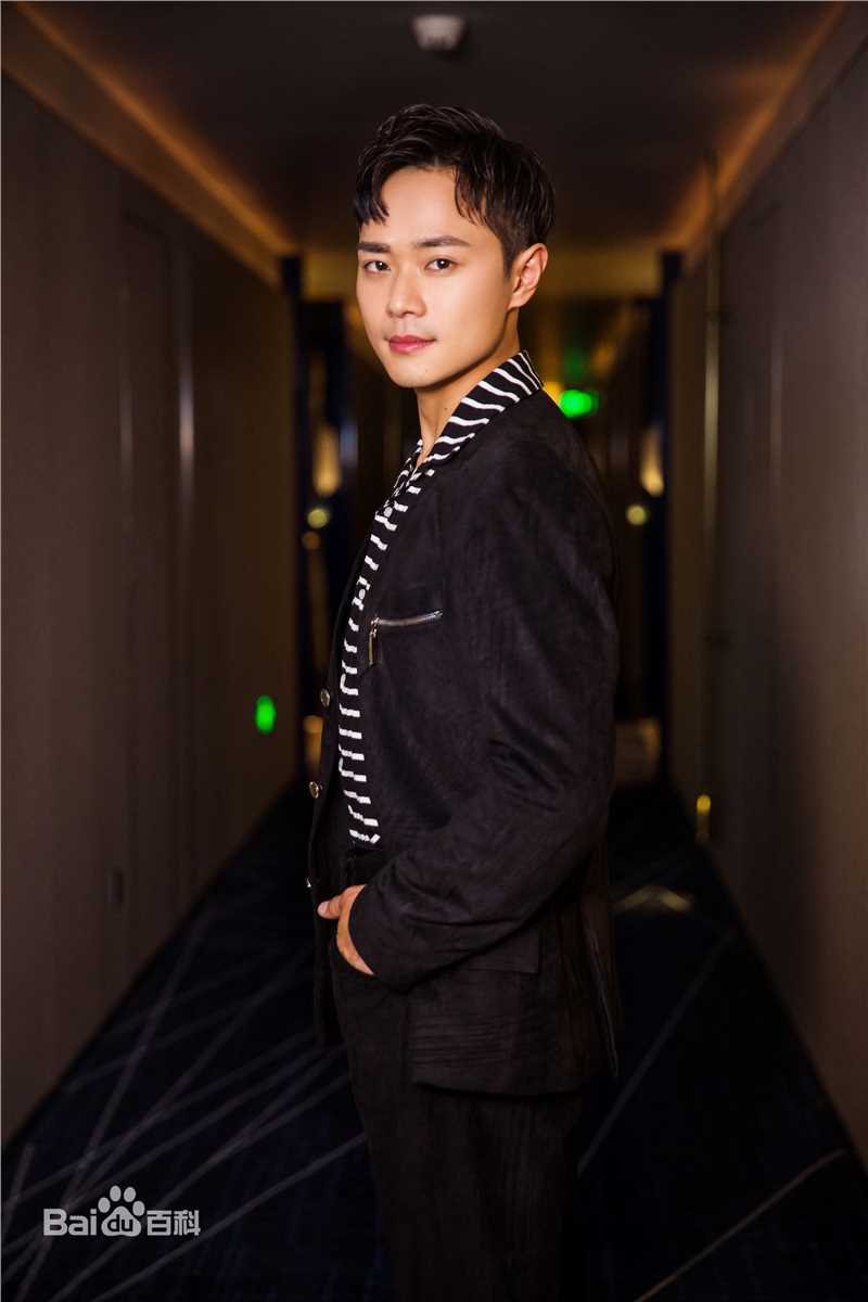 曹骏(Neil)活动LOOK前后照片