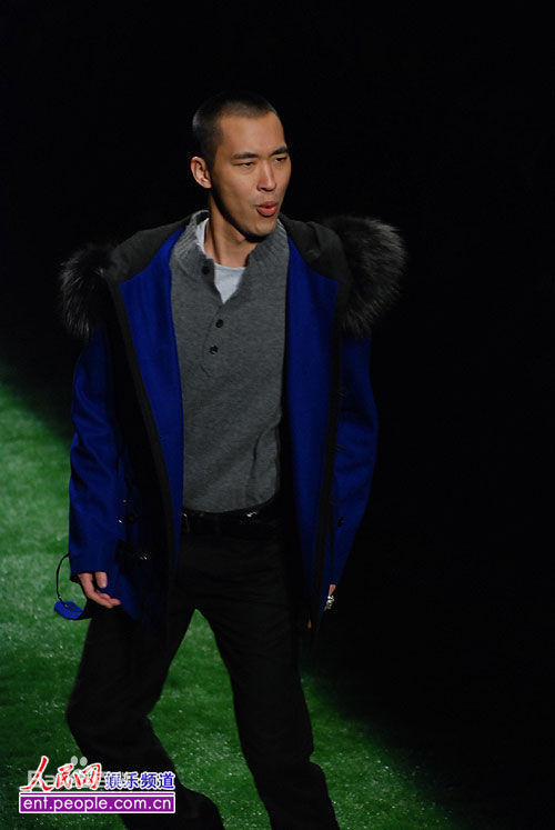 黄立行(Stanley Huang)艺术照壁纸壁纸