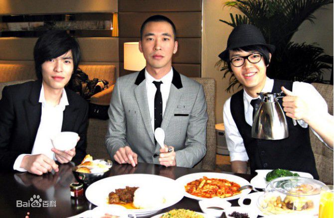 黄立行(Stanley Huang)第九届蒙牛酸酸乳音乐风云榜图册