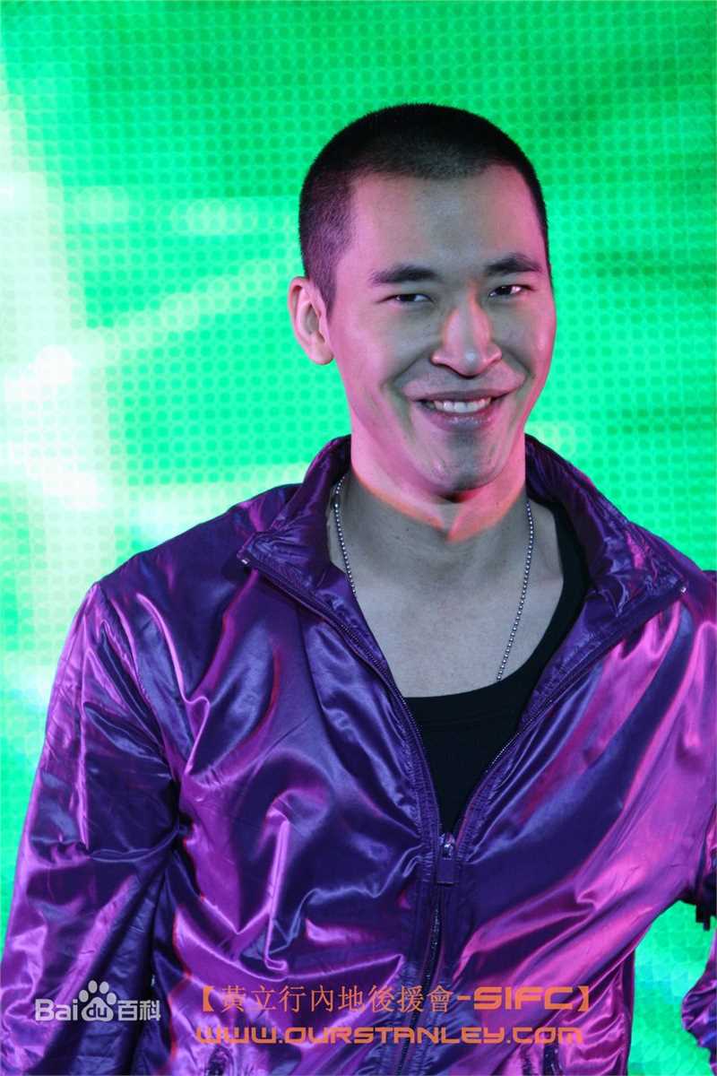 黄立行(Stanley Huang)表演照前后照片