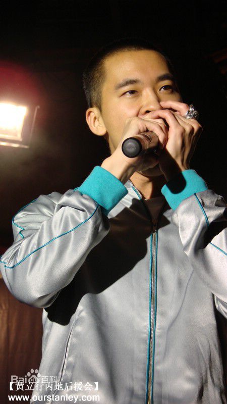 黄立行(Stanley Huang)表演照前后照片