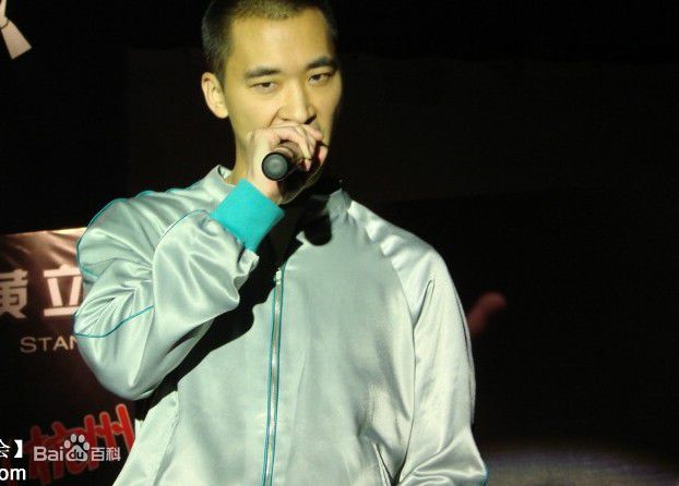 黄立行(Stanley Huang)表演照前后照片