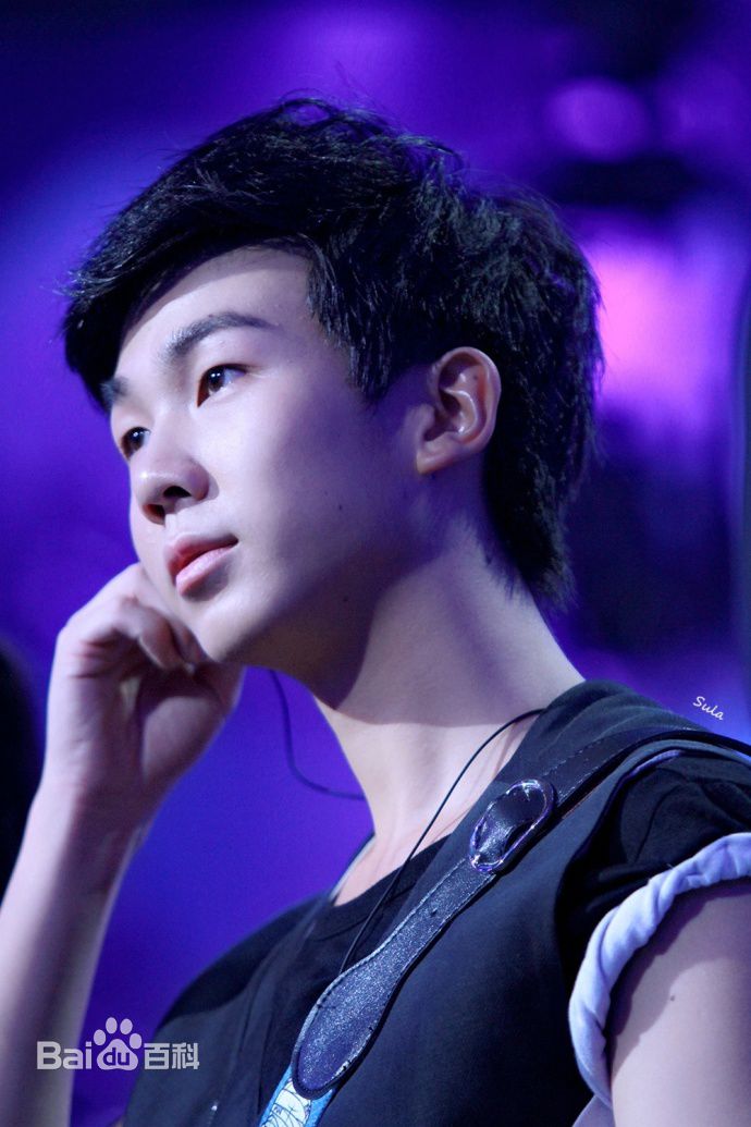 白举纲(Pax Congo)2013快乐男声比赛照片前后照片