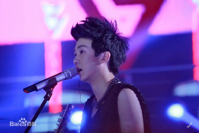 白举纲(Pax Congo)2013快乐男声比赛照片前后照片