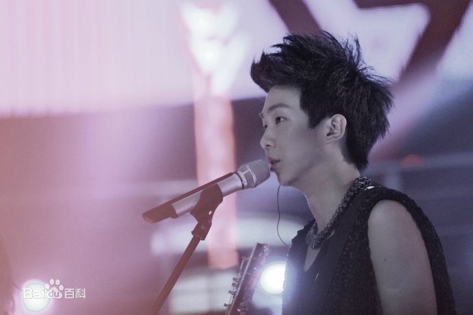 白举纲(Pax Congo)2013快乐男声比赛照片前后照片